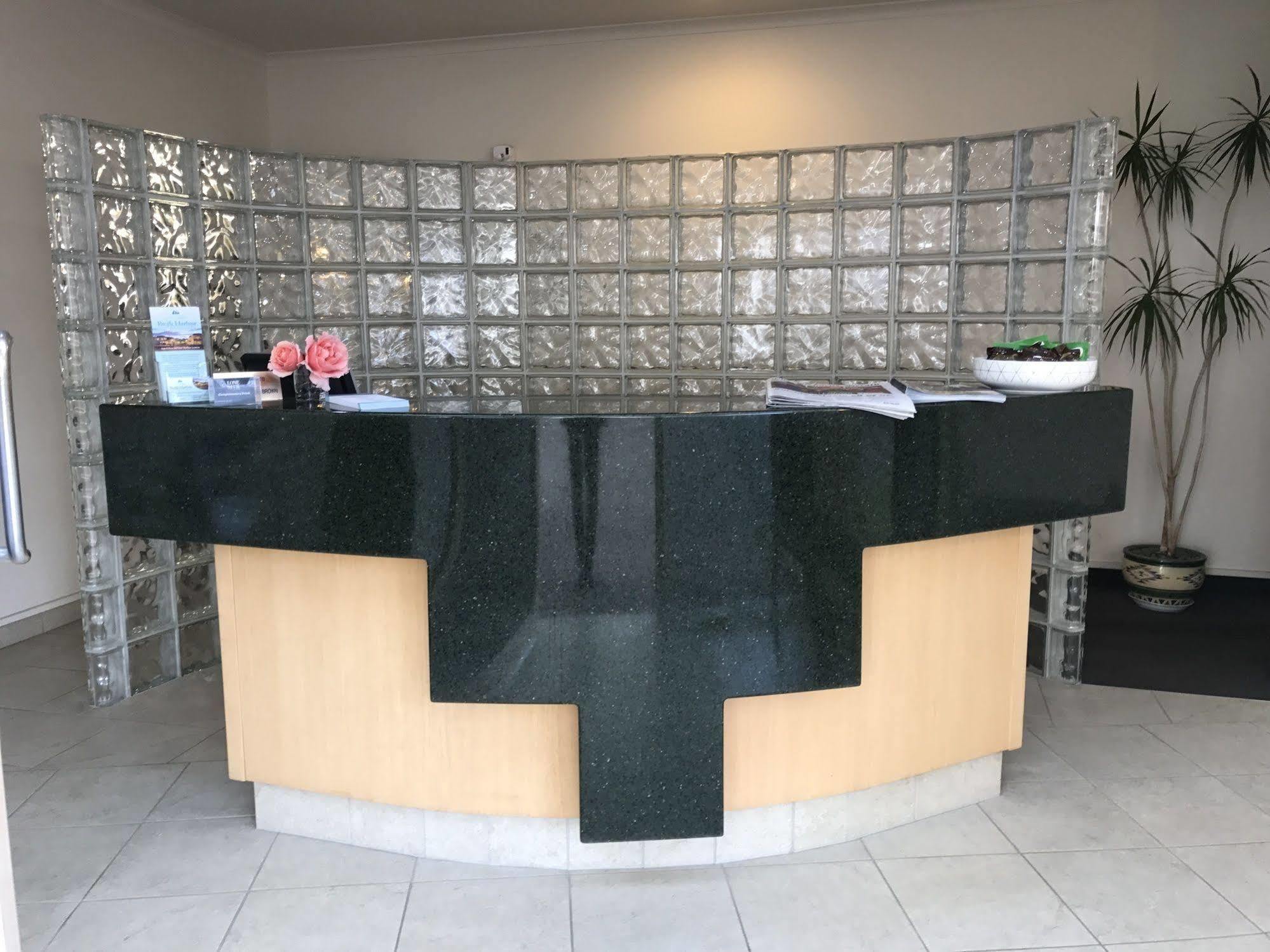 Pacific Harbour Motor Inn Гисборн Экстерьер фото