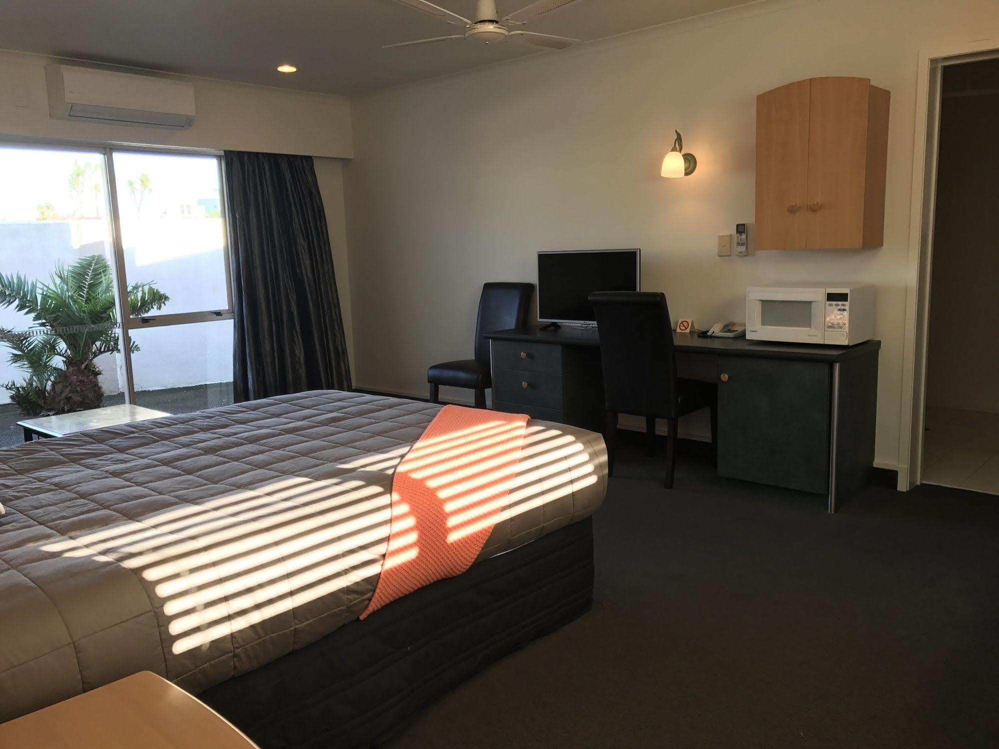 Pacific Harbour Motor Inn Гисборн Экстерьер фото
